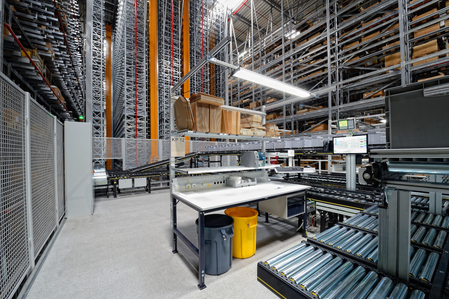 Kommissionier- und Packarbeitsplätze Roto Frank Praxisbeispiel Kommissionier- und Packarbeitsplätze Roto Frank Praxisbeispiel