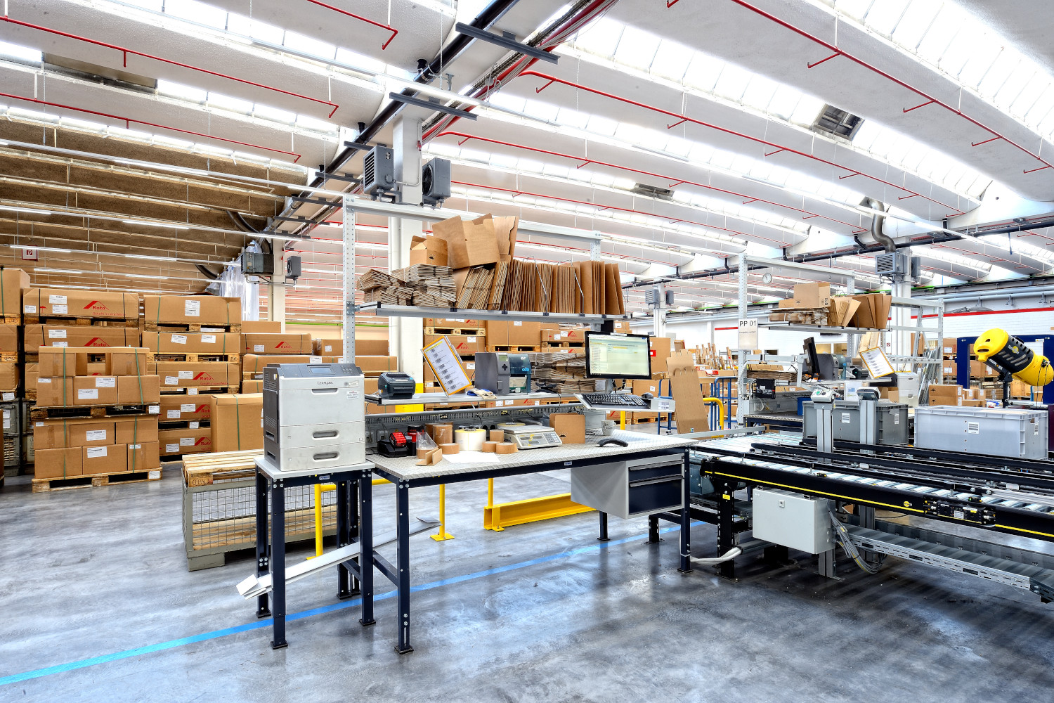 Kommissionier- und Packarbeitsplätze Roto Frank Praxisbeispiel Kommissionier- und Packarbeitsplätze Roto Frank Praxisbeispiel