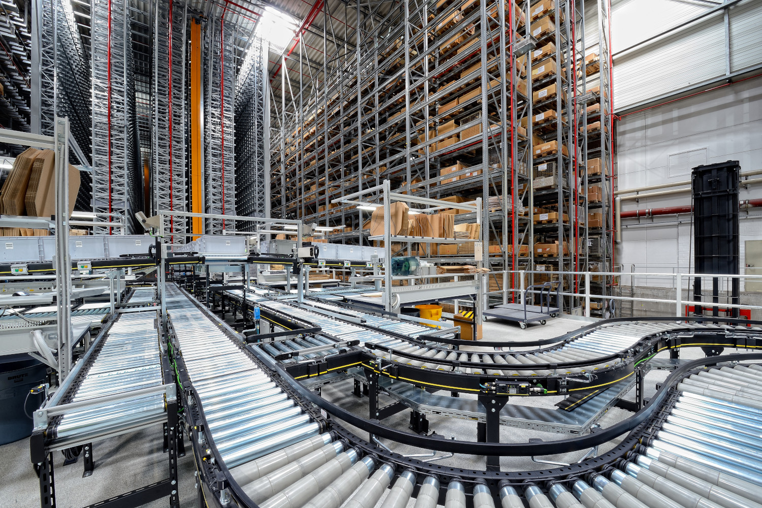 Automatisierte Förderlinie Roto Frank Praxisbeispiel Automatisierte Förderlinie Roto Frank Praxisbeispiel