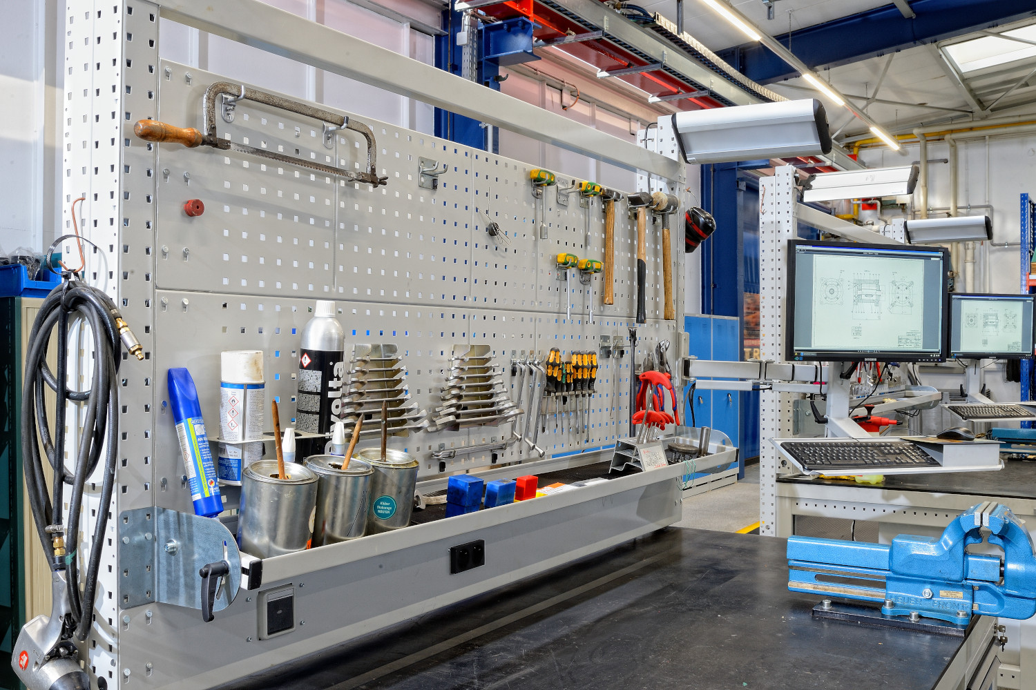 Werkzeugbereitstellung J.D. Neuhaus Praxisbeispiel Werkzeugbereitstellung J.D. Neuhaus Praxisbeispiel